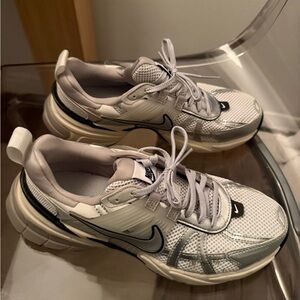 Nike V2K Women’s Sneakers